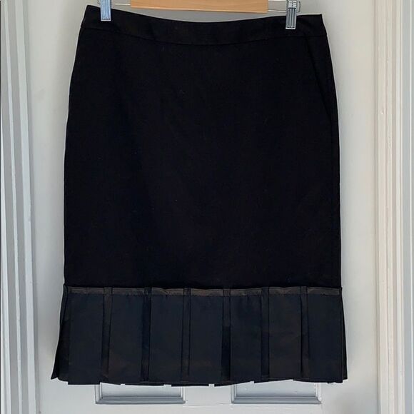 Simply Vera Wang Satin Pleated Trim Bottom Skirt - Picture 1 of 5